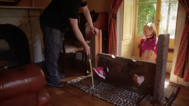 Poster: Ariel NiM cleaning bathroom